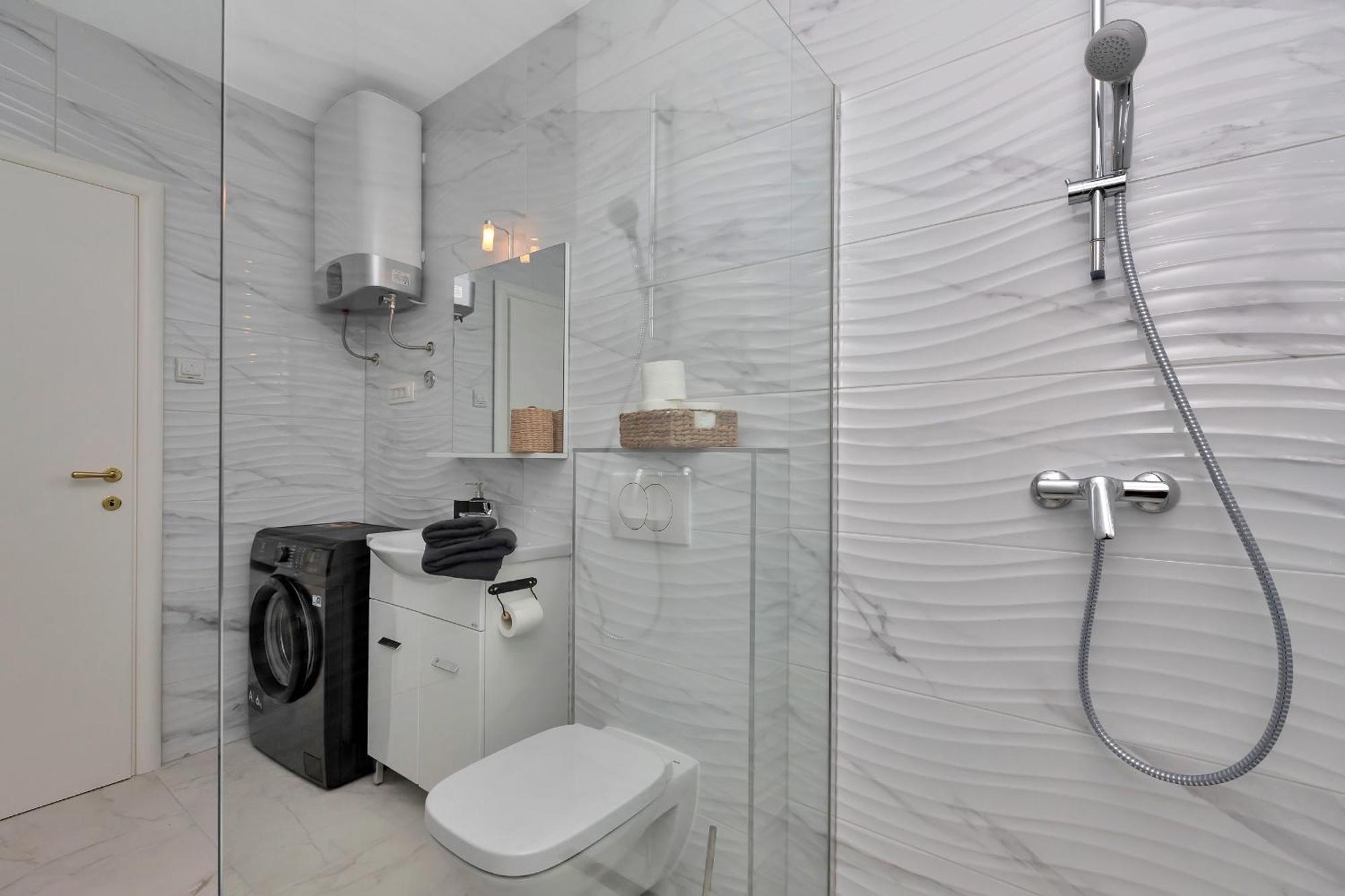 Apartment Lotte With Private Pool In The City Center! Makarska Bilik gambar